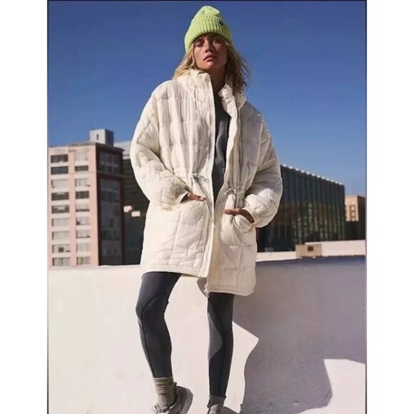 NEW FREE PEOPLE MOVEMENT PATRICIA PACKABLE PONCHO PUFFER COAT JACKET XS IVORY - Picture 1 of 11